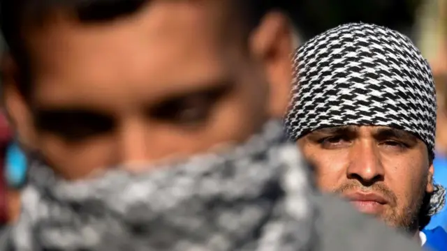 Группа демонстрантов в Аргентине протестует против вмешательства США в сирийский и венесуэльский кризисы