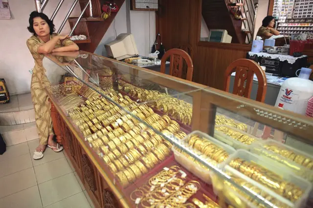 ရွှေဆိုင်