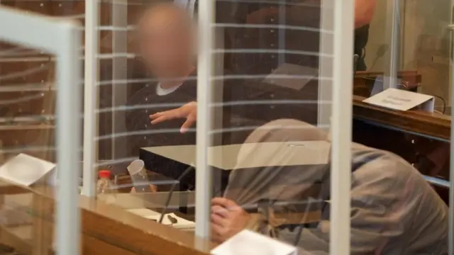 المتهمان في المحكمة