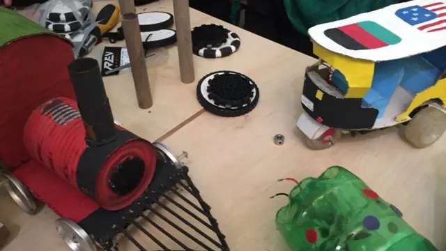 روباټ جوړوونکې افغان نجونې