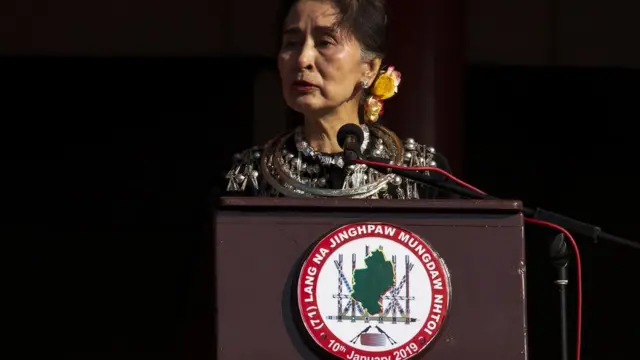 မနောပွဲတော်မှာ ဒေါ်အောင်ဆန်းစုကြည် ကိုယ်တိုင် မနောအက ကခဲ့ပါတယ်