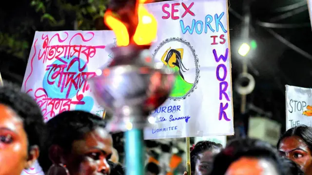 যৌনকর্মীর পেশাও আর পাঁচটা পেশার মতো শ্রমের স্বীকৃতি দাবি করে