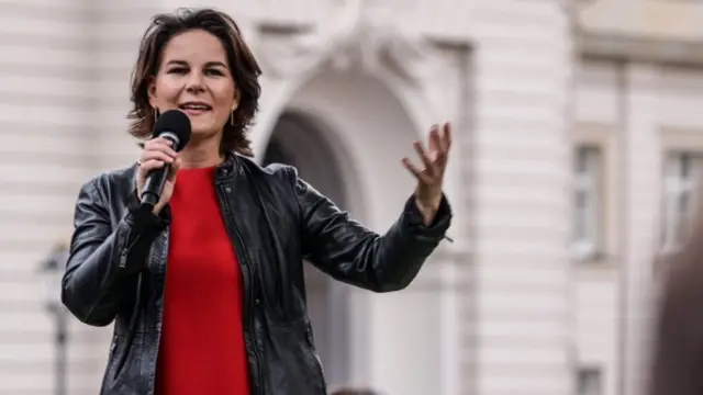 জলবায়ুর পরিবর্তন নির্বাচনে বড় ইস্যু। গ্রীন পার্টির নেতা আনালেনা বেরবক ভোটারদের বলছেন, তারাই পারেন এই ইস্যুতে শক্ত অবস্থান নিতে।