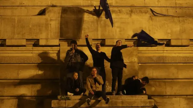 Un grupo de jóvenes protesta.