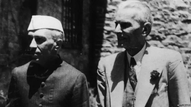 જવાહરલાલ નહેરુ સાથે મોહમ્મદઅલી જિન્નાહની લાક્ષણિક તસ્વીર.