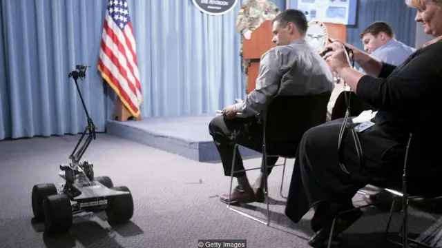 ارتش آمریکا از ربات‌های چابک چندمنظوره کنترلی برای یافتن بمب استفاده می‌کند