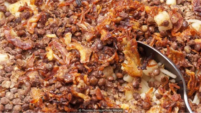 कोशारी मिस्र का राष्ट्रीय खाना है.