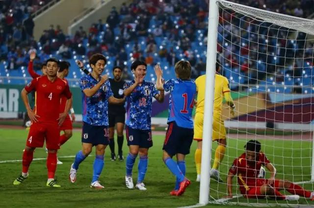 Nhật Bản ghi bàn ngày 11/11