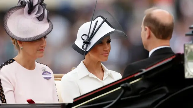 Герцогиня Сассекская и графиня Уэссекская в ландо