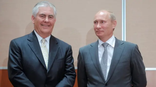 Ông Rex Tillerson và tổng thống Nga Putin năm 2011