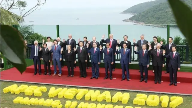 دونالد ترامپ در جریان سفرش به کشورهای آسیایی در نشست سران کشورهای عضو سازمان همکاری اقتصادی آسیا-پاسفیک شرکت کرد