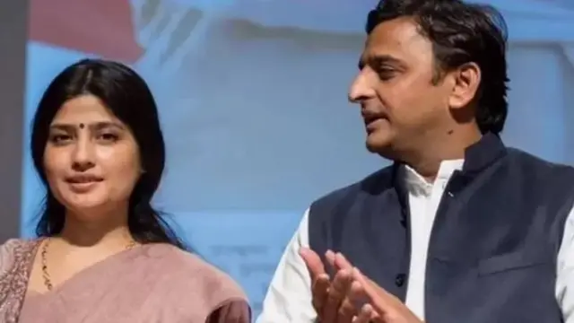 पत्नी डिंपल यादव के साथ अखिलेश यादव