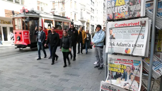 gazete manşetleri, istiklal caddesi