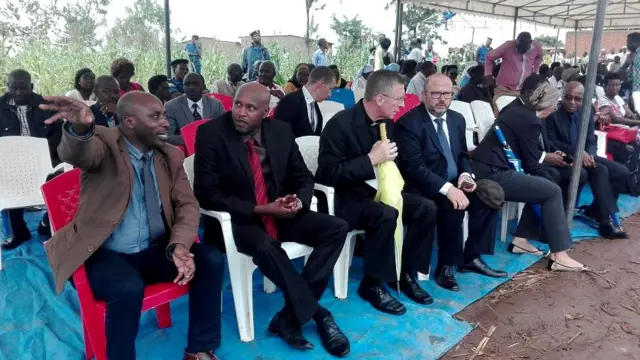 Umuhango witabwe n'abategetsi hamwe n'abaserukiye ibihugu vyabo batandukanye