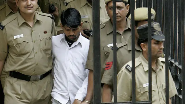 ২০০৩ সাল এক হাসপাতালের নার্সকে ধর্ষণের ঘটনায় যাবজ্জীবন জাপ্রাপ্ত ভুরা (সাদা পোষাকে)। সেও ধর্ষিতাকে বিয়ের প্রস্তাব দিয়ে সাজা কমানোর ব্যর্থ চেষ্টা করেছিল।