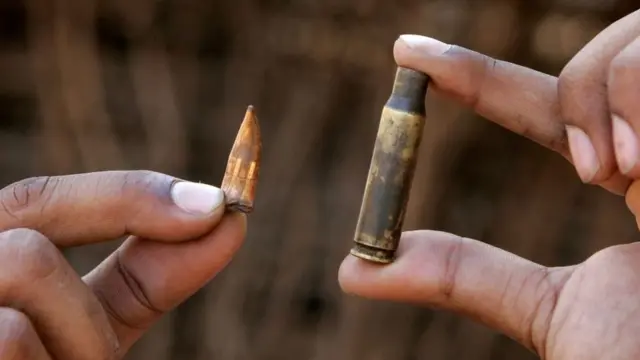 आख़िर गढ़चिरौली जैसी घटनाओं को माओवादी क्यों अंजाम दे पाते हैं