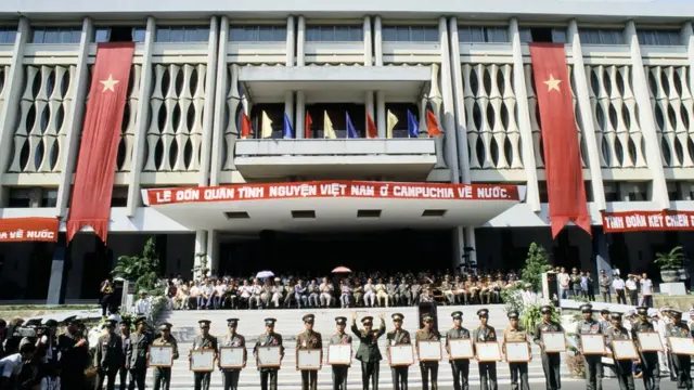 Việt Nam rút quân khỏi Campuchia năm 1989