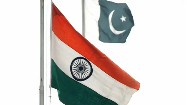 ډیپلوماټ وايي، پاکستان باید اقتصادي ودې او فعالیتونو ته ډیر پام وکړي، خو د مطلب لیکوال وايي په پاکستان کې هله اقتصاد غوړېدای شي چې پوځ په اقتصادي چارو کې لاسوهنه بنده کړي