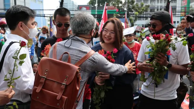 เครือข่ายนักวิชาการเพื่อสิทธิพลเมืองเดินทางมาให้กำลังใจนักกิจกรรม