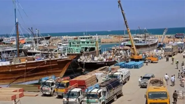 Dekaddaha waa meelaha uu dhaqaalaha ugu badan ka soo galo dowladda