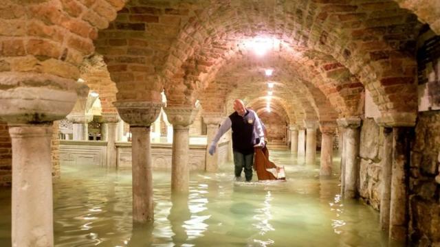 圣马可大教堂地下室被淹严重