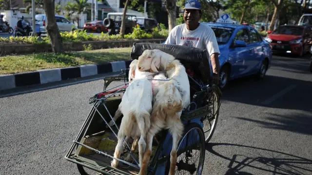 Becak di Surabaya