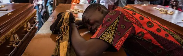 Nwoke na-ebe akwa n'elu akpati ozu