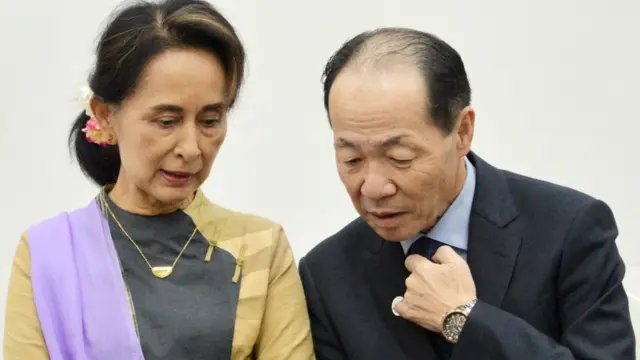 ပြီးခဲ့တဲ့သြဂုတ်လက သီလဝါစီးပွားရေးစက်မှုဇုန်လေ့လာရေးခရီးစဉ်အတွင်း အတိုင်ပင်ခံနဲ့ မြန်မာနိုင်ငံဆိုင်ရာဂျပန်သံအမတ်ကြီးတို့ကိုတွေ့ရစဉ်