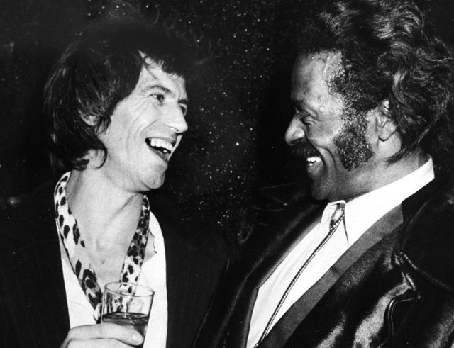 Berry con el guitarrista de los Rolling Stones, Keith Richards, en el Studio 54 de Nueva York en 1980.
