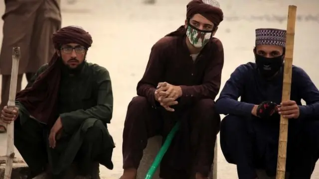 د چهار شنبې پر ورځ پاکستان سترې محکمې د اسیه بي بي د اعدام سزا لغو کړه او ویې ویل که نوموړې بل جرم نه وي کړی، سملاسي باید خوشې شي.