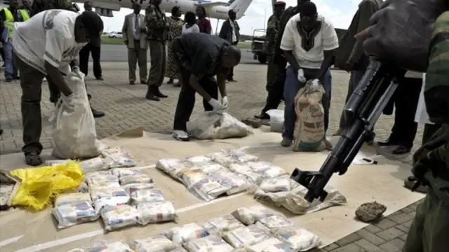 නයිරෝබි ගුවන් තොටුපොළේ දී අල්ලාගත් මත්ද්‍රව්‍ය තොගයක්.