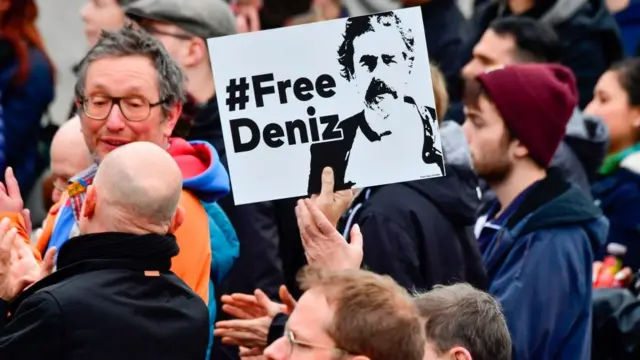 deniz yücel protesto