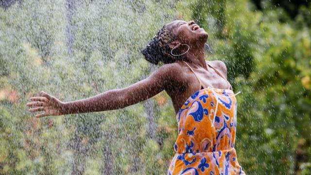 Mulher gritandoblaze double como funcionafelicidade