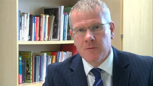 트리스턴 에드워드 교장