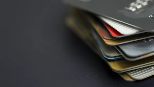 Tarjetas de crédito.