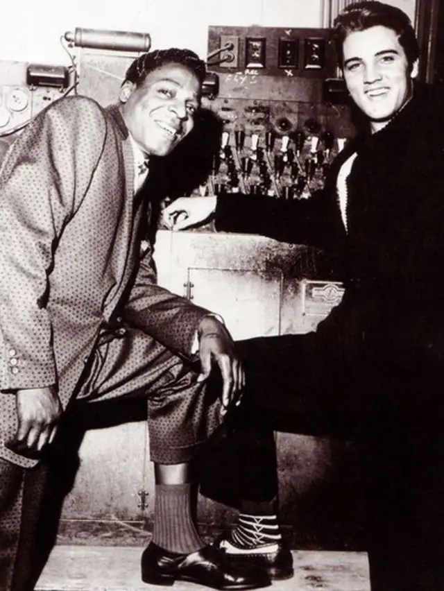 Brook Benton e Presley, nos bastidores do Goodwill Revue, da WDIA,como apostar nos jogos de futebol1957