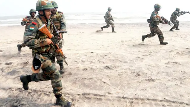 కాకినాడలో విన్యాసాలు