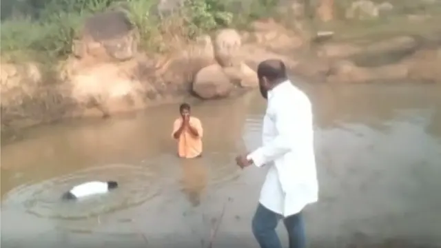 దళిత యువకులపై దాడి చేస్తున్న భరత్రెడ్డి