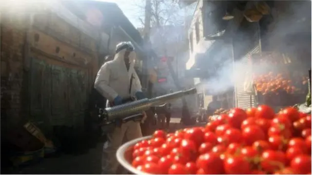 ဆေးဖြန်းနေစဉ်