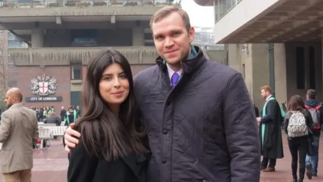 الباحث البريطاني وزوجته