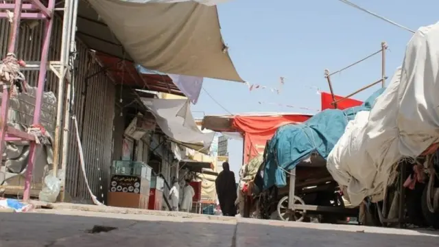 મઝાર-એ-શરીફની એક સૂમસામ બજાર