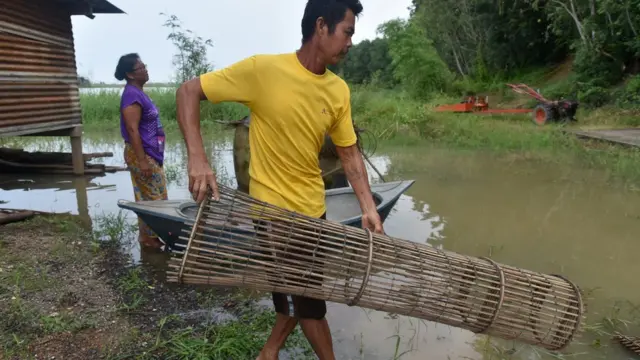 จัด ทองขาว เตรียมจับปลา