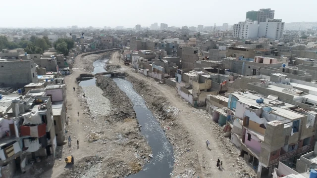 کراچی میں تجاوزات کے خلاف آپریشن