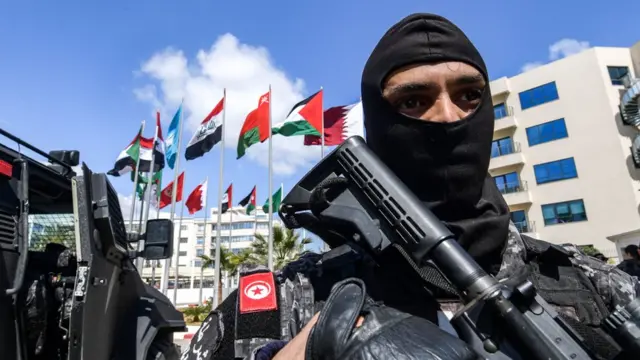 تونس به عنوان رئیس دورهای اتحادیه عرب، میزبانی نشست سران این اتحادیه را بر عهده دارد