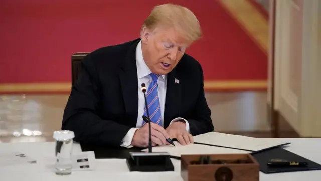 डोनाल्ड ट्रंप