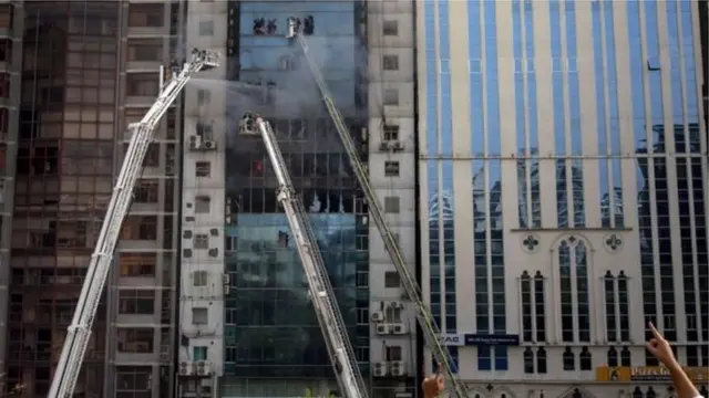 বৃহস্পতিবারের ওই আগুনে মারা গেছেন অন্তত ২৬ জন