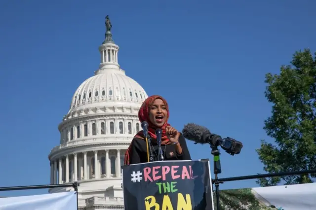 A deputada democrata Ilhan Omar, um muçulmano, criticou o vetobetesporte como funcionaTrump durante um comício que marcou o primeiro aniversário da aprovação dessa lei pela Suprema Corte