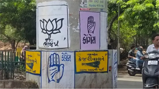 અમદાવાદ સહિત રાજ્યમાં ઠેરઠેર રાજકીય પક્ષો દ્વારા જાહેર સ્થળોએ વિજ્ઞાપન માટે ચિતરામણ