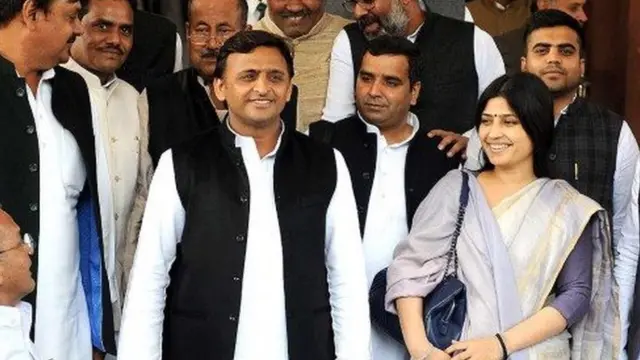 अखिलेश यादव- डिंपल यादव