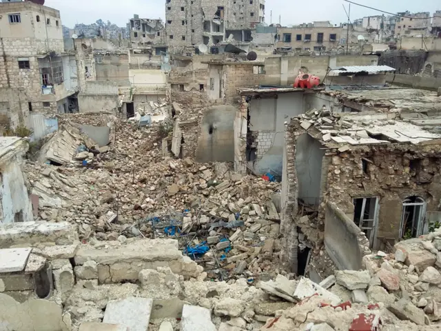 Руїни сусіднього будинку